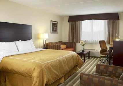 Comfort Inn & Suites Washington 03.[1]